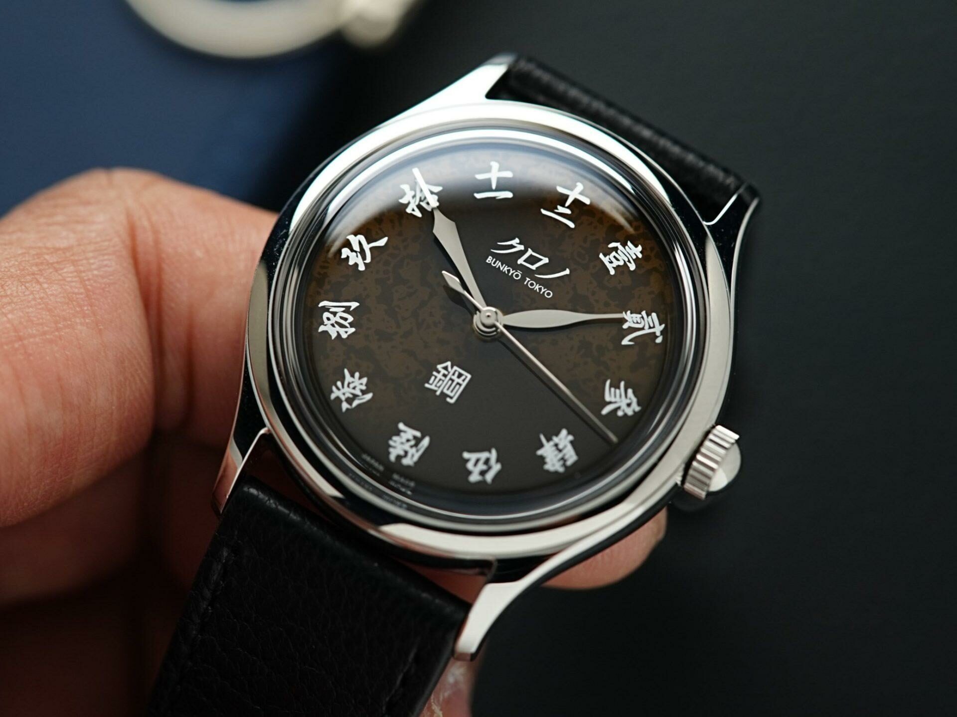 Kurono Tokyo Grand Hagane Limited being held and displayed in hand.