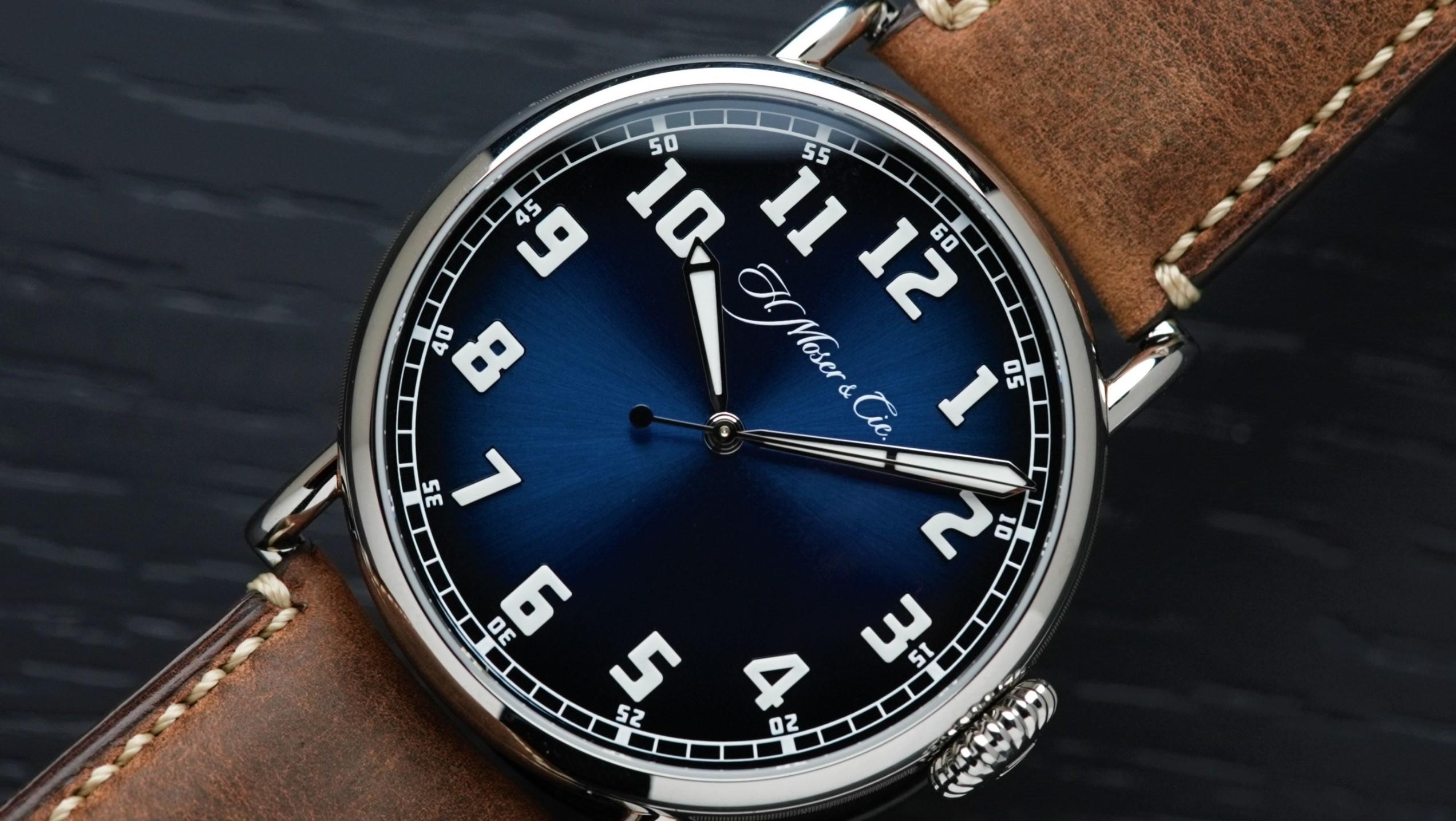 H.Moser & Cie. Centre Seconds Funky Blue Heritage zoomed in.