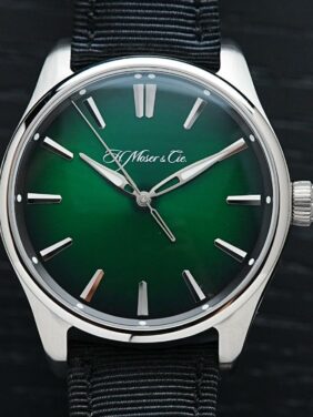H.Moser & Cie. Pioneer Centre Seconds Cosmic Green