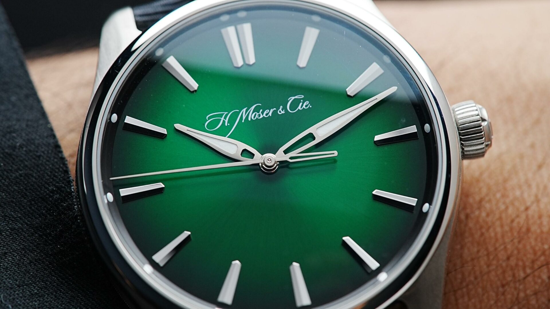 H.Moser & Cie. Pioneer Centre Seconds Cosmic Green dial zoomed in.