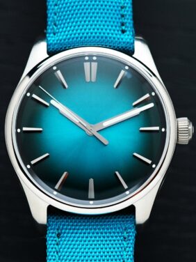 H.Moser & Cie. Pioneer Centre Seconds Mega Cool Blue Lagoon