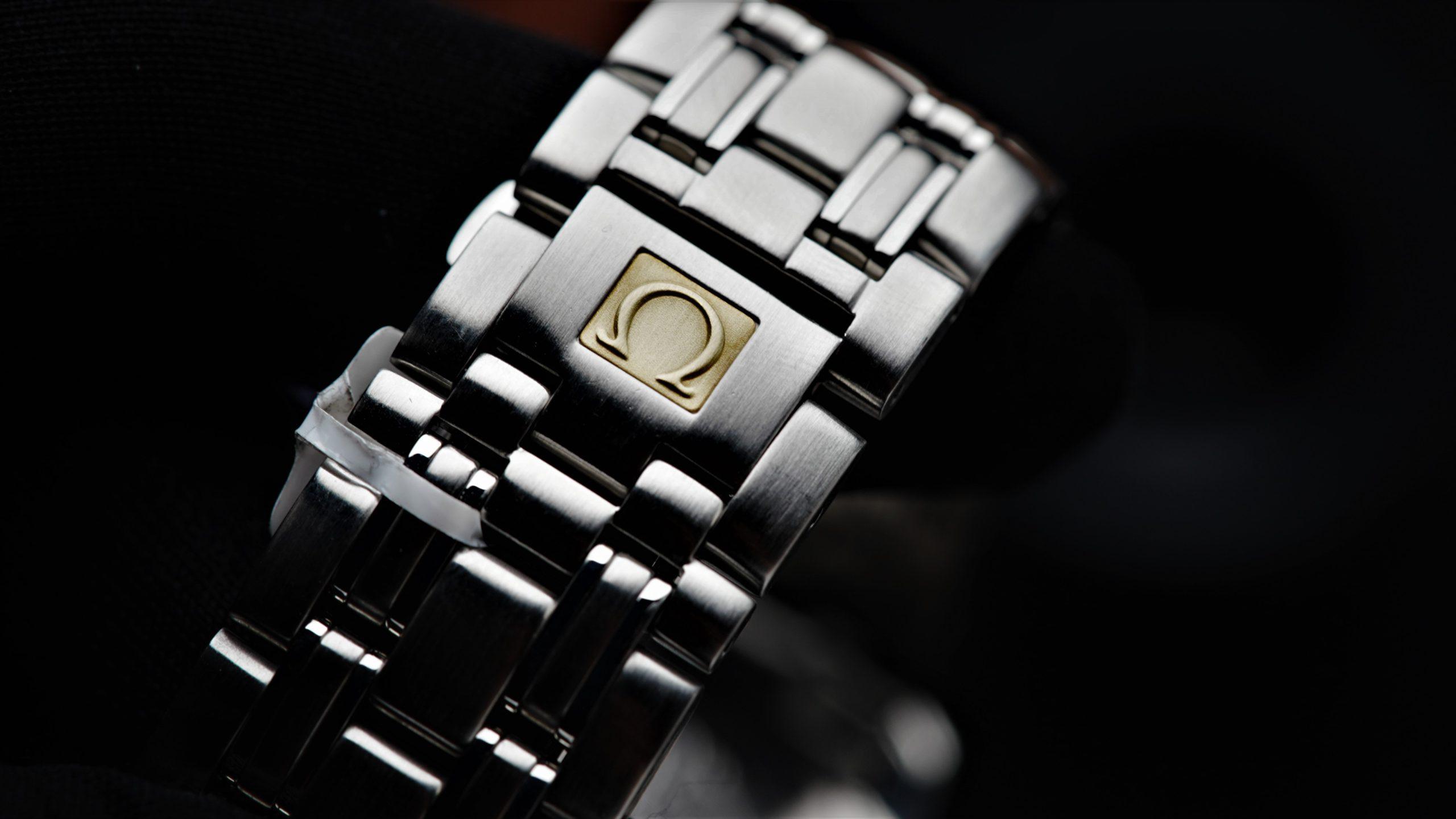 Gold Omega Logo on bracelet of the Omega Seamaster GMT 50th Anniversary.