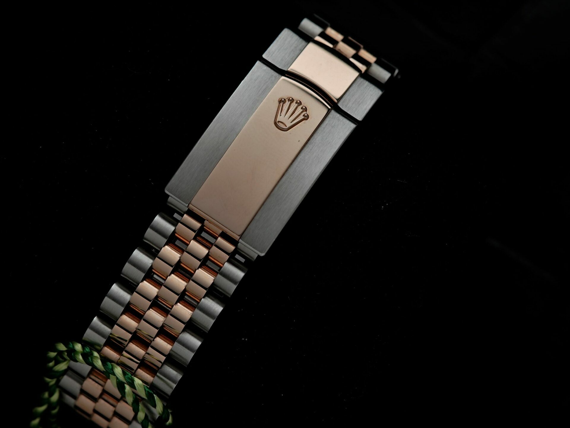 Bracelet and clasp for the Rolex Datejust 36 Motif Rose Gold 2022 watch.