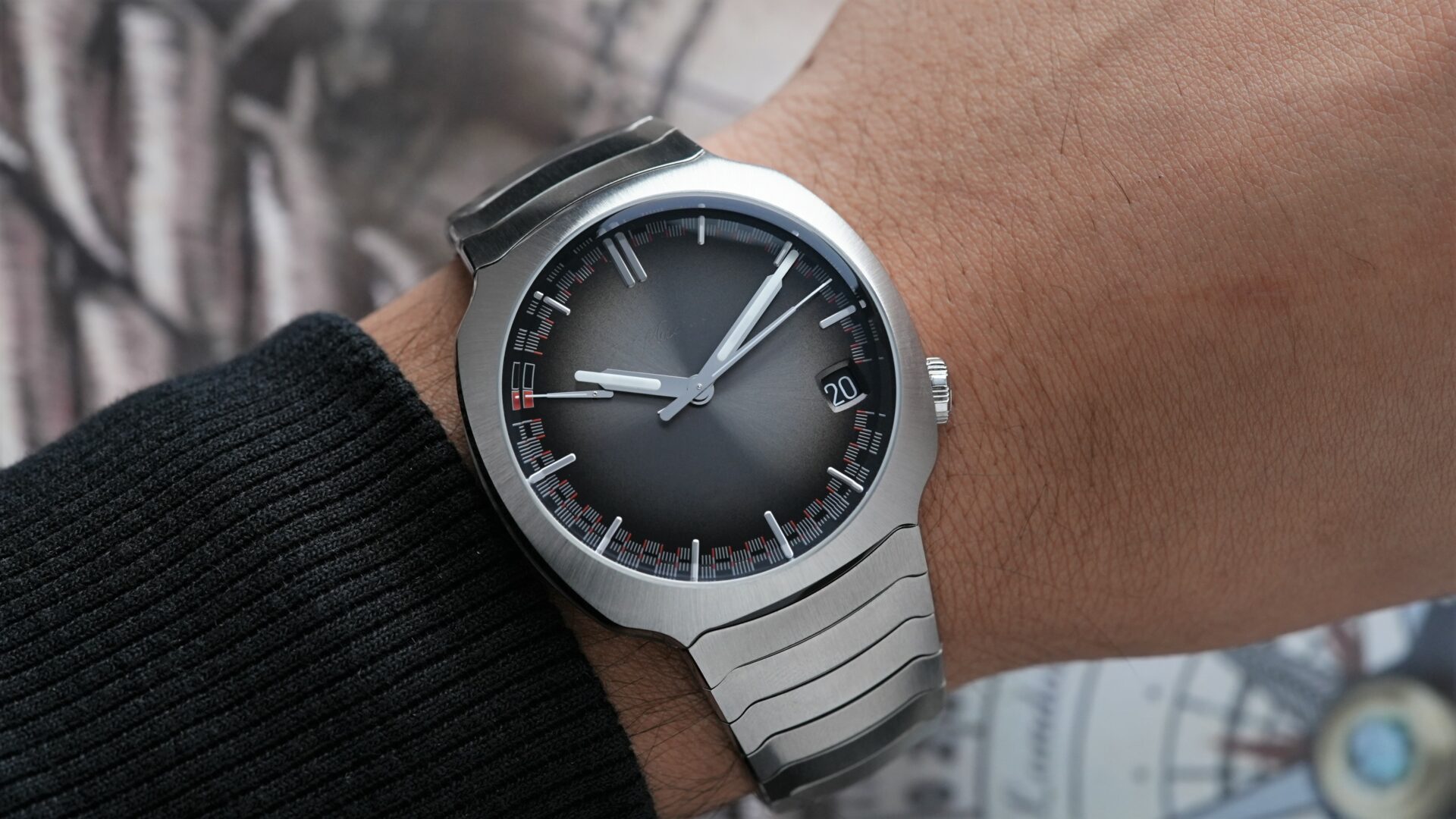 H.Moser & Cie. Streamliner Perpetual Calendar 6812-1200 watch featured on the wrist.