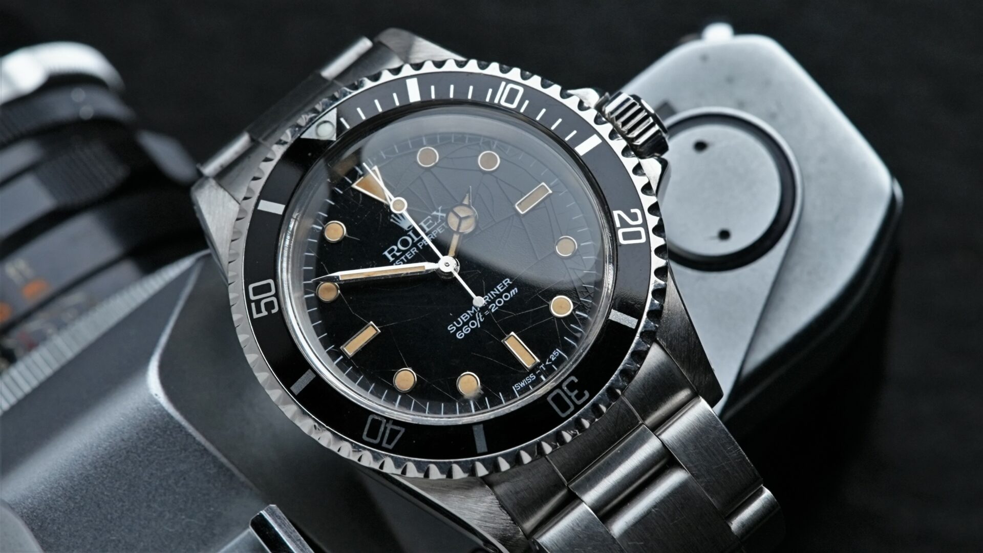 Rolex Submariner 5513 1979 Mark 3. Spider dial shown under white lighting which brings out the spider dial brilliantly.