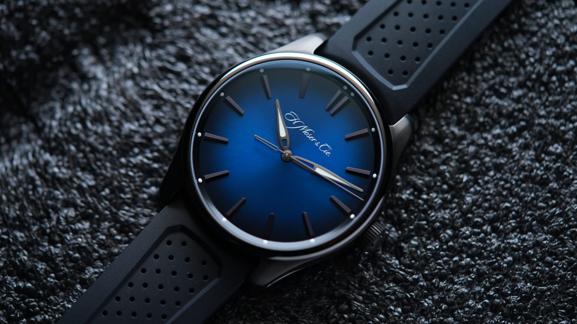 Angled shote of tthe H.Moser & Cie. Pioneer Centre Seconds Funky Blue Fumé Black watch.