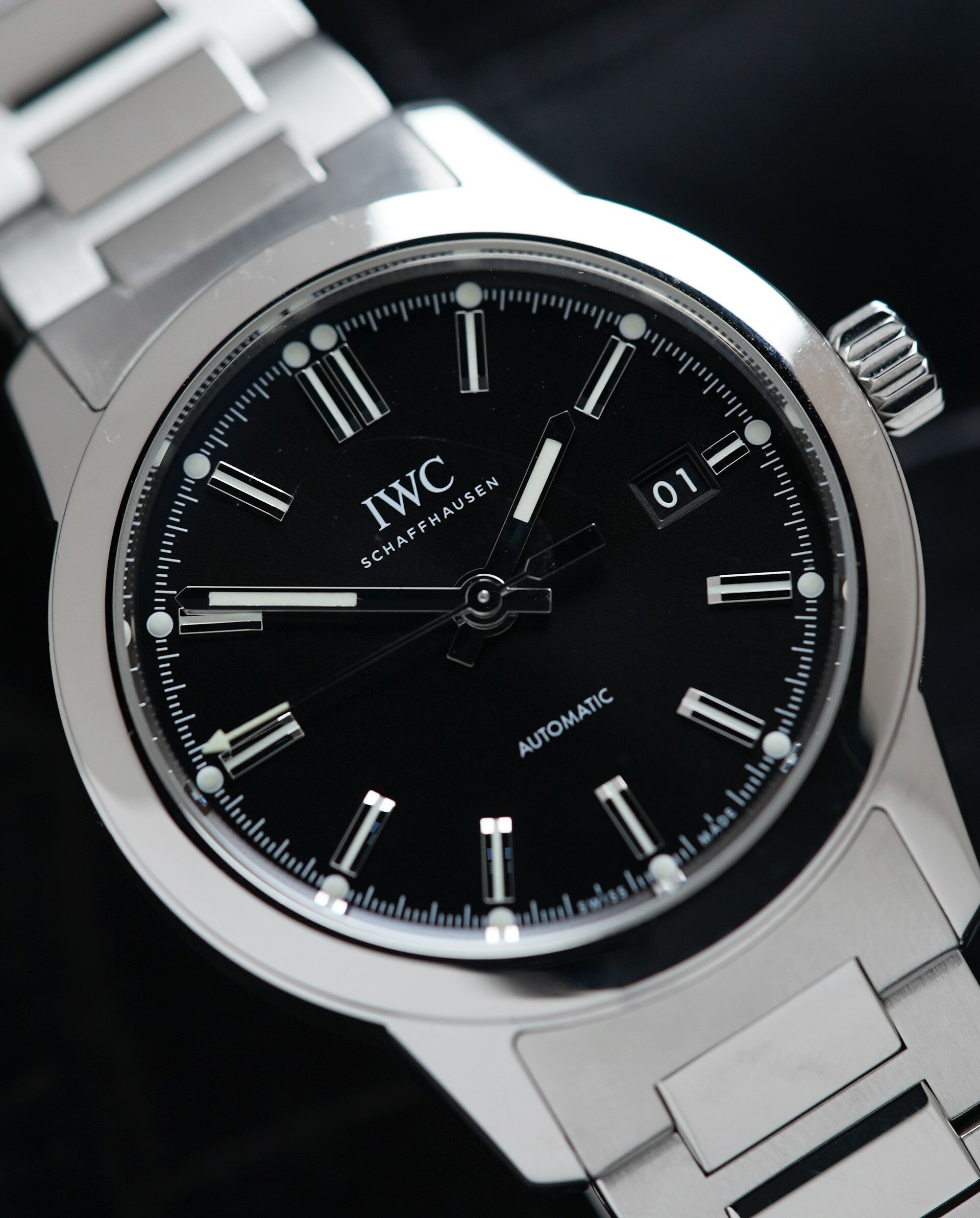 IWC Ingenieur Automatic 40MM 2021 On Bracelet & Extra Orange Rubber watch IW357002 featured with steel bracelet.