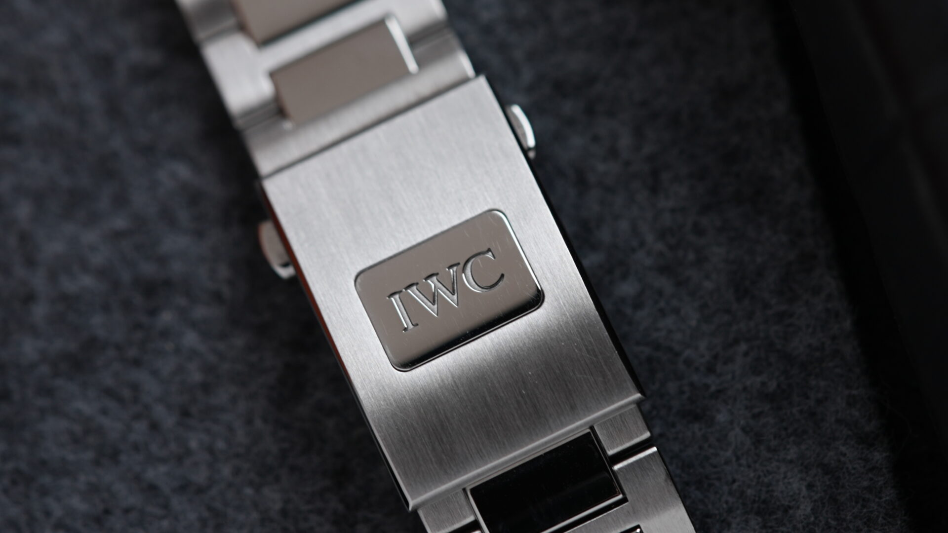 Bracelet showing the IWC Logo for the IWC Ingenieur Automatic 40MM 2021 On Bracelet & Extra Orange Rubber watch IW357002.
