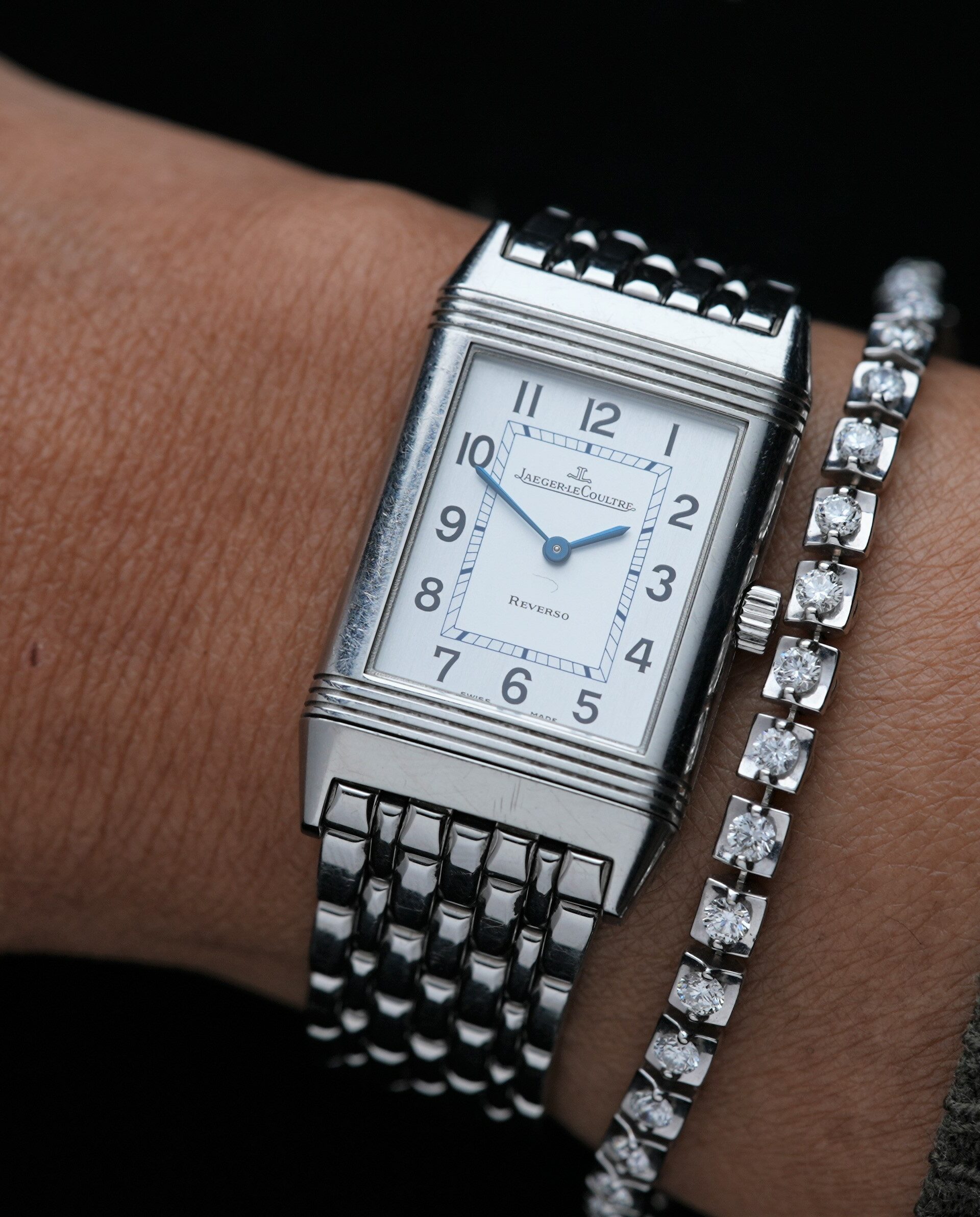 Jaeger-LeCoultre Reverso Classique 252.8.86 watch featured on the wrist.