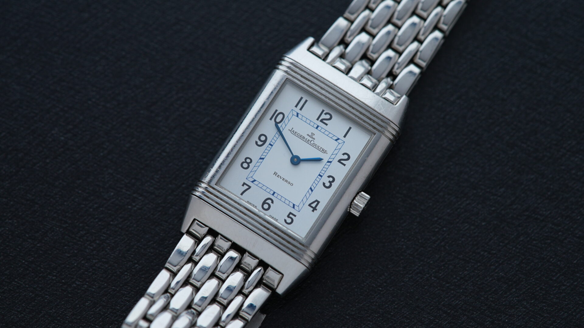 Jaeger-LeCoultre Reverso Classique 252.8.86 watch displayed on an angle.