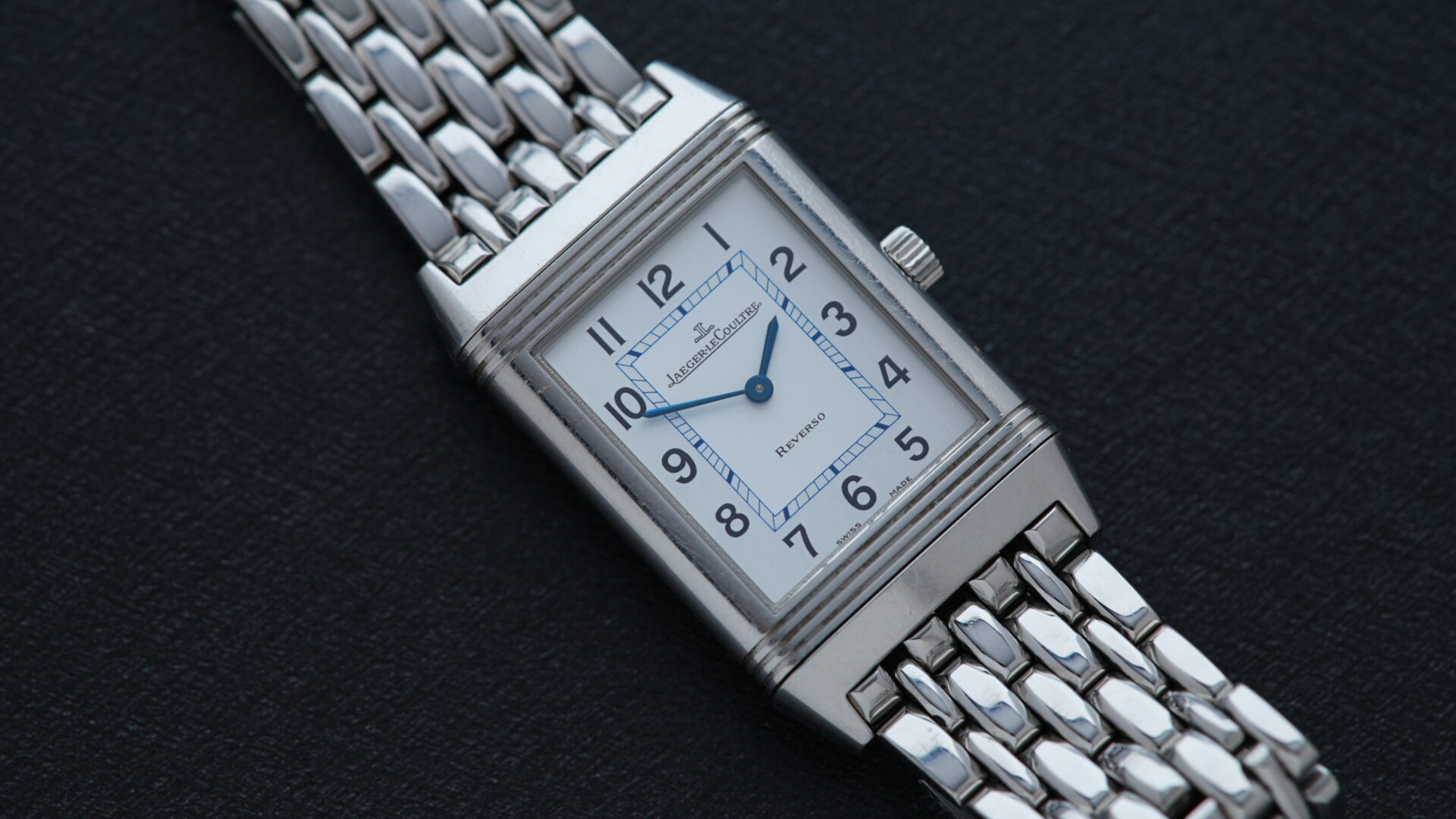 Jaeger-LeCoultre Reverso Classique 252.8.86 watch featured on an angle under white light.