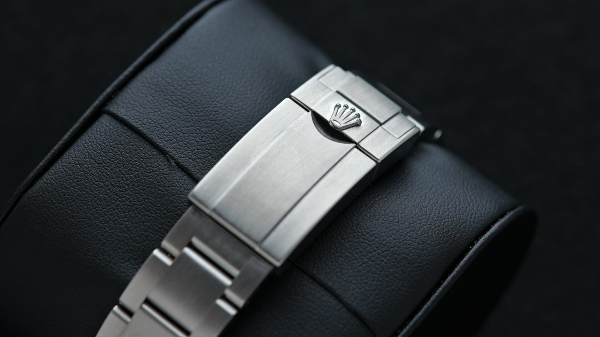 Bracelet and fold clasp on the Rolex Explorer 214270 39mm watch.