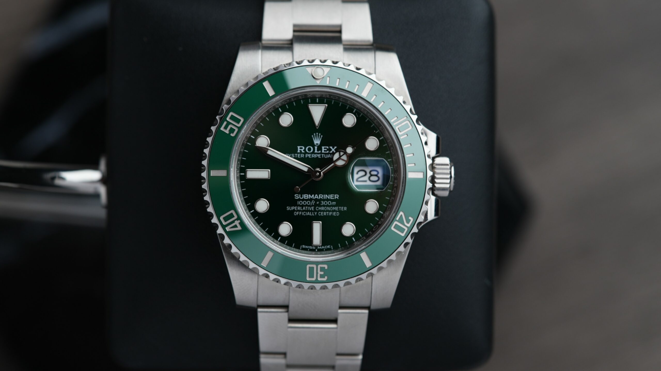 Rolex Submariner 116610LV Hulk Oyster Perpetual Date Mens Watch